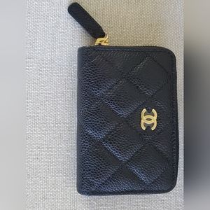 SMALL FLAP WALLETGrained Calfskin, Enamel & Gold-Tone MetalBlack